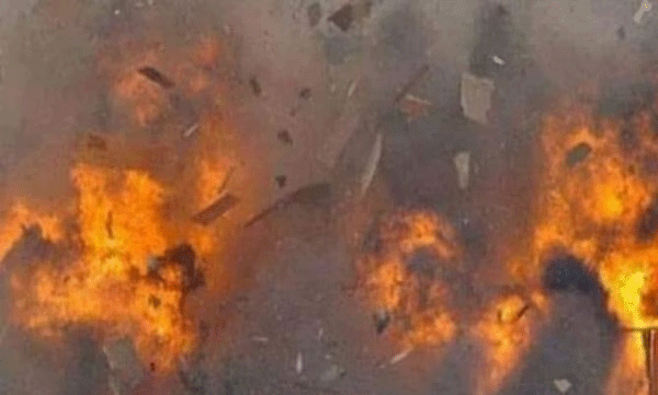 വിഷുവിന് പായസം വെക്കുന്നതിനിടെ ഗ്യാസ് സിലിണ്ടറിന് തീപിടിച്ചു; വീട് കത്തി