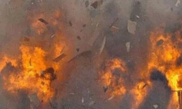 വിഷുവിന് പായസം വെക്കുന്നതിനിടെ ഗ്യാസ് സിലിണ്ടറിന് തീപിടിച്ചു; വീട് കത്തി