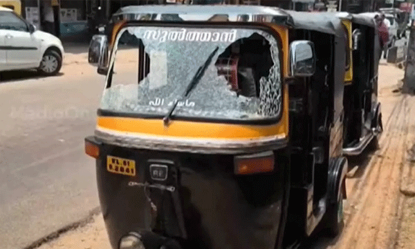 ചുട്ടുപൊള്ളി കേരളം, കടുത്ത ചൂടിൽ ഓട്ടോറിക്ഷയുടെ ഗ്ലാസ് പൊട്ടിച്ചിതറി

