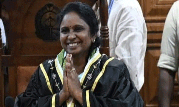 ‘അഴിമതി മേയർ രാജിവെക്കണം’; കൊച്ചി മേയർക്കെതിരെ പ്രതിപക്ഷ പ്രതിഷേധം