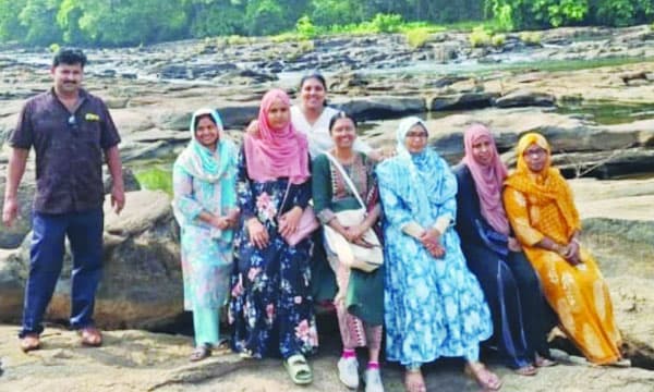 വാല്‍പ്പാറ അപകടം: ആംബുലന്‍സ് മലപ്പുറത്തേക്ക് തിരിച്ചു ; അമ്പലപ്പറമ്പ് ഹയര്‍സെക്കണ്ടറി സ്‌കൂളില്‍ പൊതുദര്‍ശനം