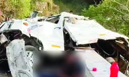 സങ്കടക്കടലായി അമ്പലപ്പറമ്പ് ഗവ.ഹൈസ്‌കൂള്‍ മൈതാനം ; പൊതുദര്‍ശനത്തില്‍ വികാരനിര്‍ഭര രംഗങ്ങള്‍  