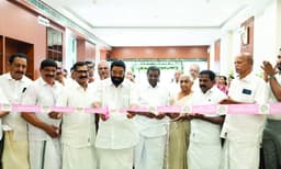 പുളിമൂട്ടില്‍ സില്‍ക്‌സ്‌ നവീകരിച്ച ഷോറൂം ഉദ്‌ഘാടനം ചെയ്‌തു