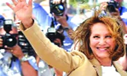 നാഥലി ബേ അന്തരിച്ചു