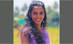 മറ്റൊരാളെ രക്ഷിക്കാൻ ശ്രമിക്കുന്നതിനിടെ ദുരന്തം; പുന്നപ്രയിൽ ഓട്ടോ വൈദ്യുത പോസ്റ്റിലിടിച്ച് 22കാരിക്ക് ദാരുണാന്ത്യം