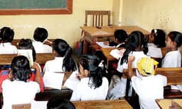 വിചിത്ര ഉത്തരവുമായി വിദ്യാഭ്യാസ വകുപ്പ്; അവധിക്കാലത്തു പുലർകാലത്ത് വിദ്യാർത്ഥികളും അധ്യാപകരും സ്കൂളിൽ എത്തണമെന്ന് നിർദേശം 