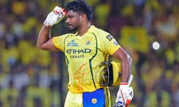 ആറു മത്സരങ്ങളൊക്കെ ധാരാളം ; ഋതുരാജിനെ മാറ്റി സഞ്ജുവിനെ ചെന്നൈ നായകനാക്കണമെന്ന് മുറവിളി 