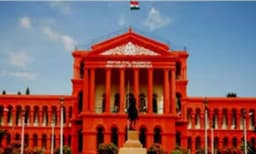 ദുരഭിമാനക്കൊല ഭയന്ന് യുവതി പിതാവിനെതിരെ കോടതിയിൽ