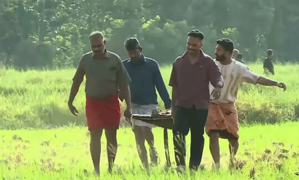 തൃശൂർ മുണ്ടത്തിക്കോട് വെടിക്കെട്ട് പുരയിൽ  സ്ഫോടനം; മൂന്ന് പേർക്ക് ദാരുണാന്ത്യം, പത്ത് പേരുടെ നില അതീവ ​ഗുരുതരം

