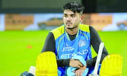 എംഹാത്രെ പുറത്ത്‌ 