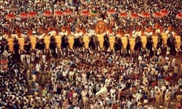 തൃശൂര്‍പൂരം പഴയരീതിയില്‍ തന്നെ നടക്കും ; വെടിക്കെട്ട് മാത്രം ഒഴിവാക്കാന്‍ തീരുമാനം