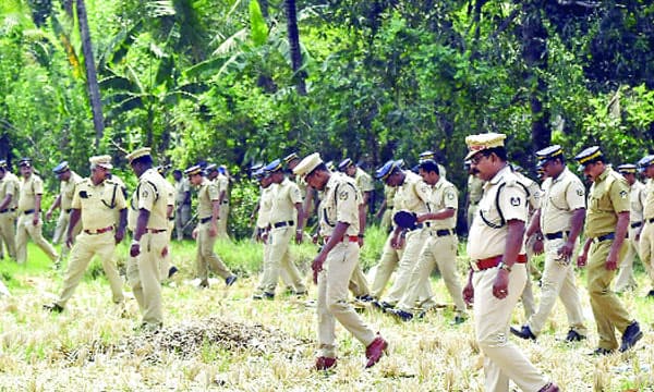 മുണ്ടത്തിക്കോട് വെടിക്കെട്ടപകടം ; പുരുഷശിരസിന്റെ ഭാഗം കണ്ടെത്തിയത് പാടത്ത് ഒരു കിലോമീറ്റര്‍ അകലെ ; 132 ശരീരഭാഗങ്ങള്‍ ലഭിച്ചു