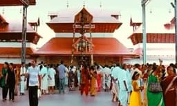 ഗുരുവായൂർ ക്ഷേത്ര പരിസരത്ത് ദുരൂഹ സാഹചര്യത്തിൽ മിഠായി വിതരണം; പൊലീസ് അന്വേഷണം
