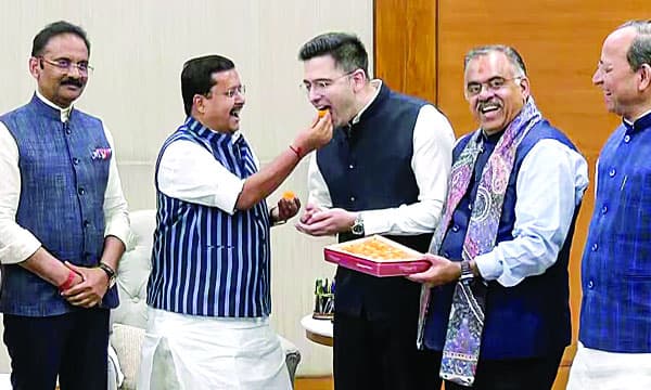 ‘ആപ്പി’ ലും ഓപ്പറേഷന് താമര ; രാഘവ് ഛദ്ദയടക്കം 7 എ.എ.പി. രാജ്യസഭാംഗങ്ങള് ബി.ജെ.പിലേക്ക് ; ലയിക്കാനുള്ള തീരുമാനത്തില് ഒപ്പിട്ടു