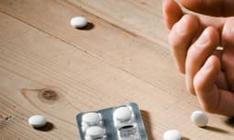 പ്രതിശ്രുത വധുവിനെ ക്ഷണിച്ചു, അമിതമായി ലൈംഗിക ഉത്തേജകം കഴിച്ചു, മരിച്ചു