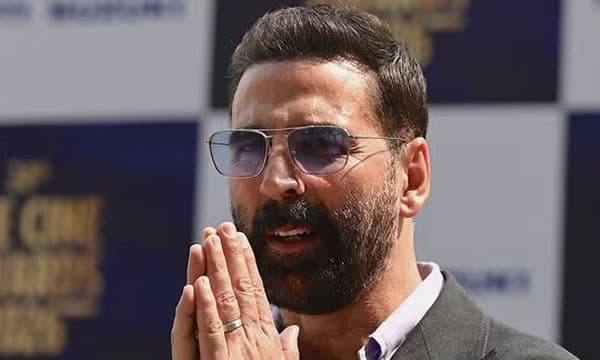 അക്ഷയ്കുമാറിന്റെ 13 കാരി മകളോട് നഗ്നത ആവശ്യപ്പെട്ട സംഭവം ; ആദ്യ അറസ്റ്റ് രേഖപ്പെടുത്തി മുംബൈ പോലീസ് 