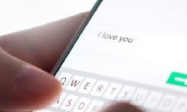 ഹണിട്രാപ്പ്; 10 ലക്ഷവും സ്വർണവും ഐ-ഫോണും തട്ടിയെടുത്തു; ഇൻസ്റ്റാ താരത്തിനെതിരെ പരാതി