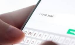 ഹണിട്രാപ്പ്; 10 ലക്ഷവും സ്വർണവും ഐ-ഫോണും തട്ടിയെടുത്തു; ഇൻസ്റ്റാ താരത്തിനെതിരെ പരാതി