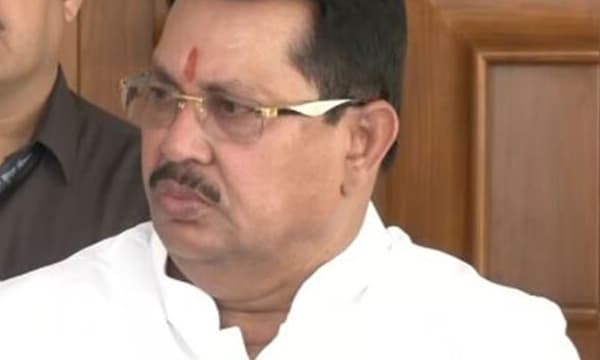 വീണ്ടും വിഷം തുപ്പി വഡേത്തിവാർ; യുഎസ് വെടിവെപ്പിൽ കോൺഗ്രസ് എം‌എൽഎയുടെ വിവാദ പരാമർശം