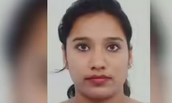 ഫ്ലാറ്റിൽ നിന്ന് ദുർഗന്ധം; രക്തത്തിൽ കുളിച്ച നിലയിൽ യുവതിയുടെ മൃതദേഹം കണ്ടെത്തി