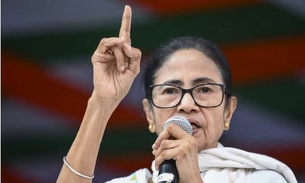 വോട്ടെടുപ്പിൽ വ്യാപക അക്രമം: കേന്ദ്ര സേനക്കെതിരെ മമത