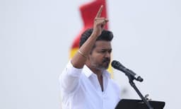 എംജിആര്‍, ജയലളിത, ഇനി വിജയ് യോ? എക്സിറ്റ്പോളുകള്‍ പറയുന്ന തമിഴ്നാട്ടിലെ ദ്രാവിഡ രാഷ്ട്രീയ കോട്ടകളില്‍ ‘വിജയ് ഇഫക്റ്റ്’ ഉണ്ടാകുമോ? 