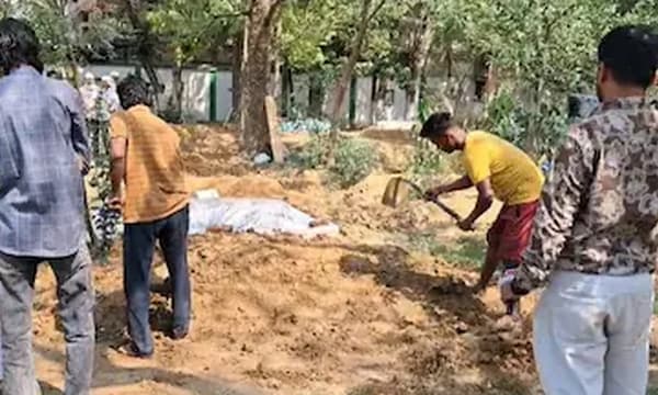 ജോലിക്കും 45 ലക്ഷത്തിനുമായി ദത്തുപുത്രി 12 ലക്ഷം നൽകി അമ്മയെ കൊന്നു!