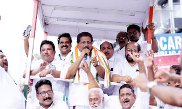 തിരുവഞ്ചൂര്‍, മോന്‍സ് ജോസഫ്, ചാണ്ടി ഉമ്മന്‍, മാണി സി കാപ്പന്‍ ; നാലു മന്ത്രിമാര്‍, കോട്ടയത്ത് ഒരു മിനി കാബിനറ്റ് വീണ്ടും വരുമോ? 