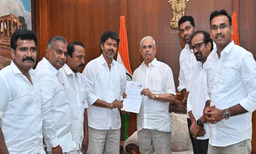 തമിഴ്‌നാട് സർക്കാർ രൂപീകരണം; വിജയ് യെ വെട്ടിലാക്കി ഗവർണർ ; 113 MLAമാർ ഒപ്പിട്ട കത്ത് തള്ളി , ഭൂരിപക്ഷം ഉറപ്പിക്കാന്‍ 5 MLAമാരുടെ പിന്തുണ കൂടി ആവശ്യം