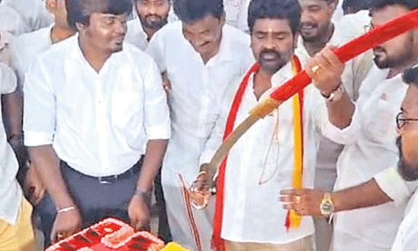 പിറന്നാൾ കേക്ക് മുറിക്കാൻ വാൾ, നിയുക്ത ടിവികെ എംഎൽഎയുടെ ദൃശ്യങ്ങൾ വൈറൽ