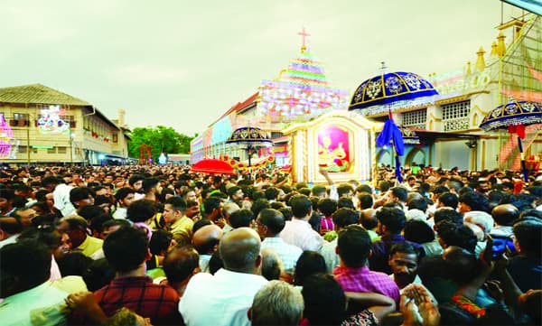 ഭക്‌തിസാന്ദ്രമായി എടത്വാപള്ളി തിരുനാള്‍ പ്രദക്ഷിണം
