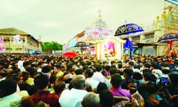 ഭക്‌തിസാന്ദ്രമായി എടത്വാപള്ളി തിരുനാള്‍ പ്രദക്ഷിണം