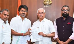 വീണ്ടും ട്വിസ്റ്റ്; തമിഴ്‌നാട്ടില്‍ അനിശ്ചിതത്വം, വിജയ്ക്ക് കേവലഭൂരിപക്ഷമില്ല, മുസ്ലിം ലീഗിന്റെ കത്ത് കിട്ടിയില്ല
