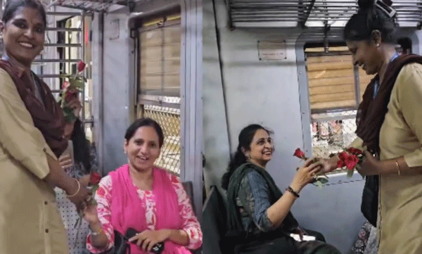 മുംബൈ ലേഡീസ് സ്‌പെഷ്യല്‍ ട്രെയിന് 34 വയസ്സ്: വിപുലമായ ആഘോഷങ്ങളൊരുക്കി റെയില്‍വേ 
