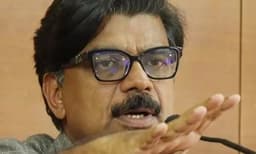 ഉണ്ണിത്താനു മുന്നിൽ അൽപ്പൻ തന്നെയെന്ന് മാത്യു കുഴൽ നാടൻ; മറുപടി പറയാൻ ആഗ്രഹിക്കുന്നില്ല