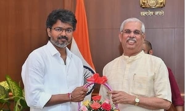 നാലാംവട്ടം ചെന്നപ്പോൾ വടയും ഹൽവയും കാപ്പിയും; വിജയ്ക്ക് ലോക്ഭവനിൽ സ്നേഹസമ്പന്നമായ സ്വീകരണം