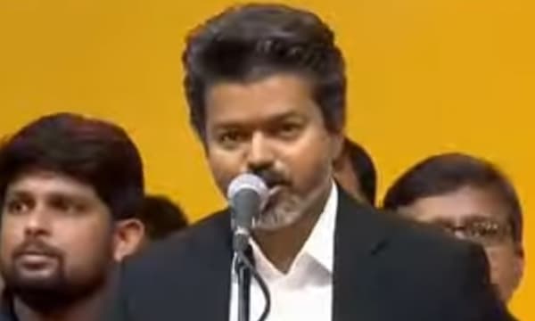 ആണ്ടവന്റെ നാമത്തിൽ ഇനി ഇളയ ദളപതി കാവലാൾ; വിജയ് മുഖ്യമന്ത്രിയായി അധികാരമേറ്റു; മാറ്റത്തിന്റെ വിസിൽ