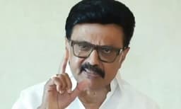 വിജയ്ക്ക് മറുപടിയുമായി സ്റ്റാലിൻ; വോട്ട് ചെയ്ത ജനങ്ങളെ വഞ്ചിക്കരുത്; കടത്തെ കുറിച്ച് എന്തിനു പറയുന്നു?