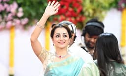 വിജയ് “തപ്പ് പണ്ണി?”; സത്യപ്രതിജ്ഞയ്ക്ക് ഭാര്യയും മക്കളുമില്ല; തൃഷയെ ക്ഷണിച്ചു