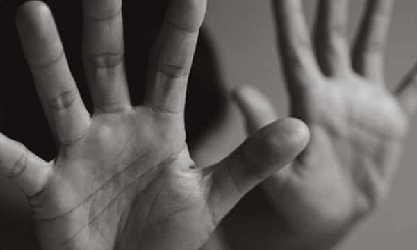  ട്രെയിനില്‍ ആറു വയസുകാരിയെ പീഡിപ്പിക്കാന്‍ ശ്രമിച്ച പ്രതിയെ പിടികൂടാന്‍ സഹായിച്ച് സഹയാത്രിക ; മൊബൈലില്‍ ദൃശ്യങ്ങള്‍ പകര്‍ത്തി, അതിന്‌ശേഷം ഒച്ചവെച്ചു 