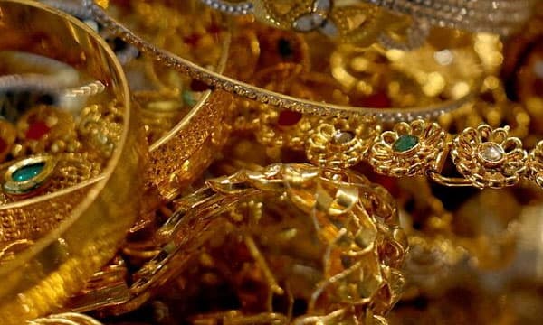 ദൈവത്തിന് കാണിക്കയായി നല്‍കിയത് 2.5 കോടി രൂപ വിലമതിക്കുന്ന സ്വര്‍ണാഭരണങ്ങള്‍ ; പരിശോധന നടത്തിയപ്പോള്‍ എല്ലാം ചെമ്പ്...!