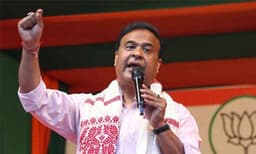 ഹിമന്ത ബിശ്വ ശര്‍മ്മ സത്യപ്രതിജ്ഞ ചെയ്തു ; അസമില്‍ തുടര്‍ച്ചയായി രണ്ടാം തവണ മുഖ്യമന്ത്രി
