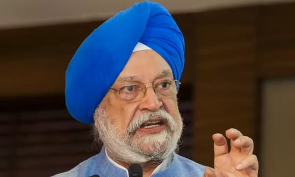 പെട്രോളിന് 60 ദിവസത്തെയും എൽപിജിക്ക് 45 ദിവസത്തേയും ശേഖരം; വില വർദ്ധിച്ചേക്കാം