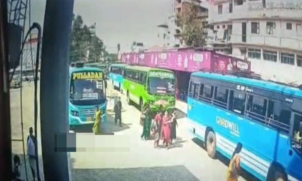 കോട്ടയം തിരുനക്കര ബസ് സ്റ്റാൻഡിൽ വയോധികയുടെ ശരീരത്തിലൂടെ ബസ് കയറിയിറങ്ങി, ഗുരുതര പരിക്ക്
