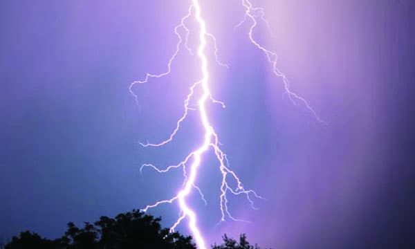 സംസ്ഥാനത്ത് ഇടിമിന്നലോടു കൂടിയ വേനല്‍മഴ ; മേഘങ്ങളുടെ ഘടനാമാറ്റം കാരണമാകുന്നു