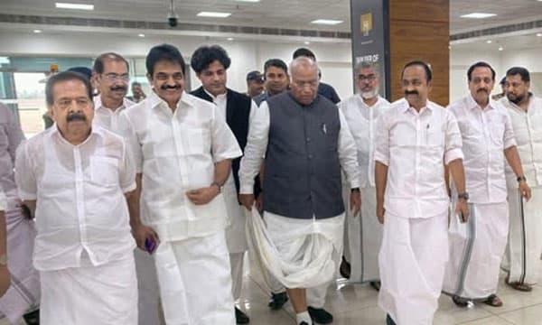 പ്രഖ്യാപനം ഡല്‍ഹിയില്‍  ; 12 മണിക്ക് എഐസിസിയുടെ വാര്‍ത്താസമ്മേളനം ; നേതാക്കളെ വിളിച്ച് ഹൈക്കമാന്റ്
