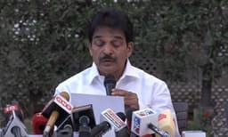 ത്രിവർണ പതാക പുതപ്പിച്ച് മരിക്കണം; കെസി വികാരാധീനനായി; ഇനിയെങ്ങോട്ട്?