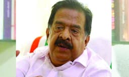 കൂടെ നിന്നവരെ പരിഗണിച്ചില്ലേല്‍ തന്നെയും നോക്കേണ്ട ; രമേശ് ചെന്നിത്തല ഇടയുന്നു, കോണ്‍ഗ്രസിന് തലവേദന