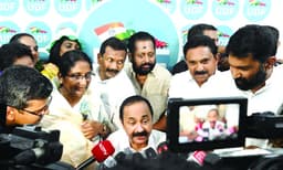മുഴുവന്‍ മന്ത്രിമാരും തിങ്കളാഴ്ച പ്രതിജ്ഞ നടത്തും ; നാളെ പട്ടിക നല്‍കുമെന്ന് വി.ഡി. സതീശന്‍