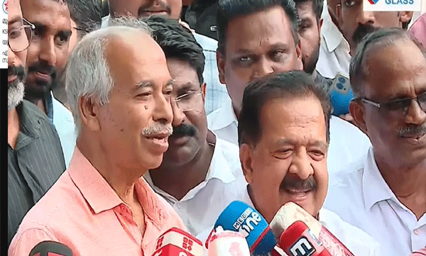 പയ്യന്നൂരിൽ  കമ്യൂണിസ്റ്റുകാരനല്ലാത്ത സ്ഥാനാർഥിയെന്ന ചെന്നിത്തല ; ' ചെറിയ തിരുത്തല്‍ ’ 'ഞാൻ കറകളഞ്ഞ കമ്യൂണിസ്റ്റുകാരൻ : വി. കുഞ്ഞികൃഷ്ണൻ ​

